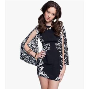 Shakuhachi Burlesque Borders Split Sleeve Dress Black-White